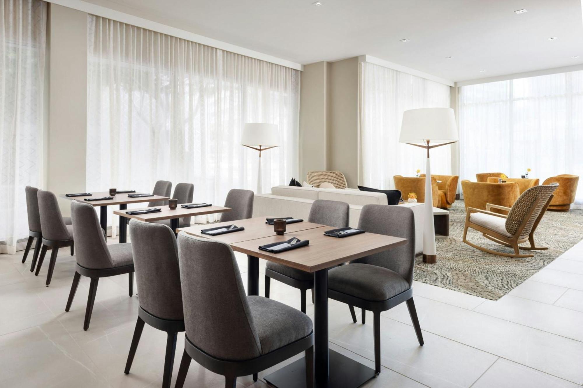Ac Hotel By Marriott Honolulu Extérieur photo