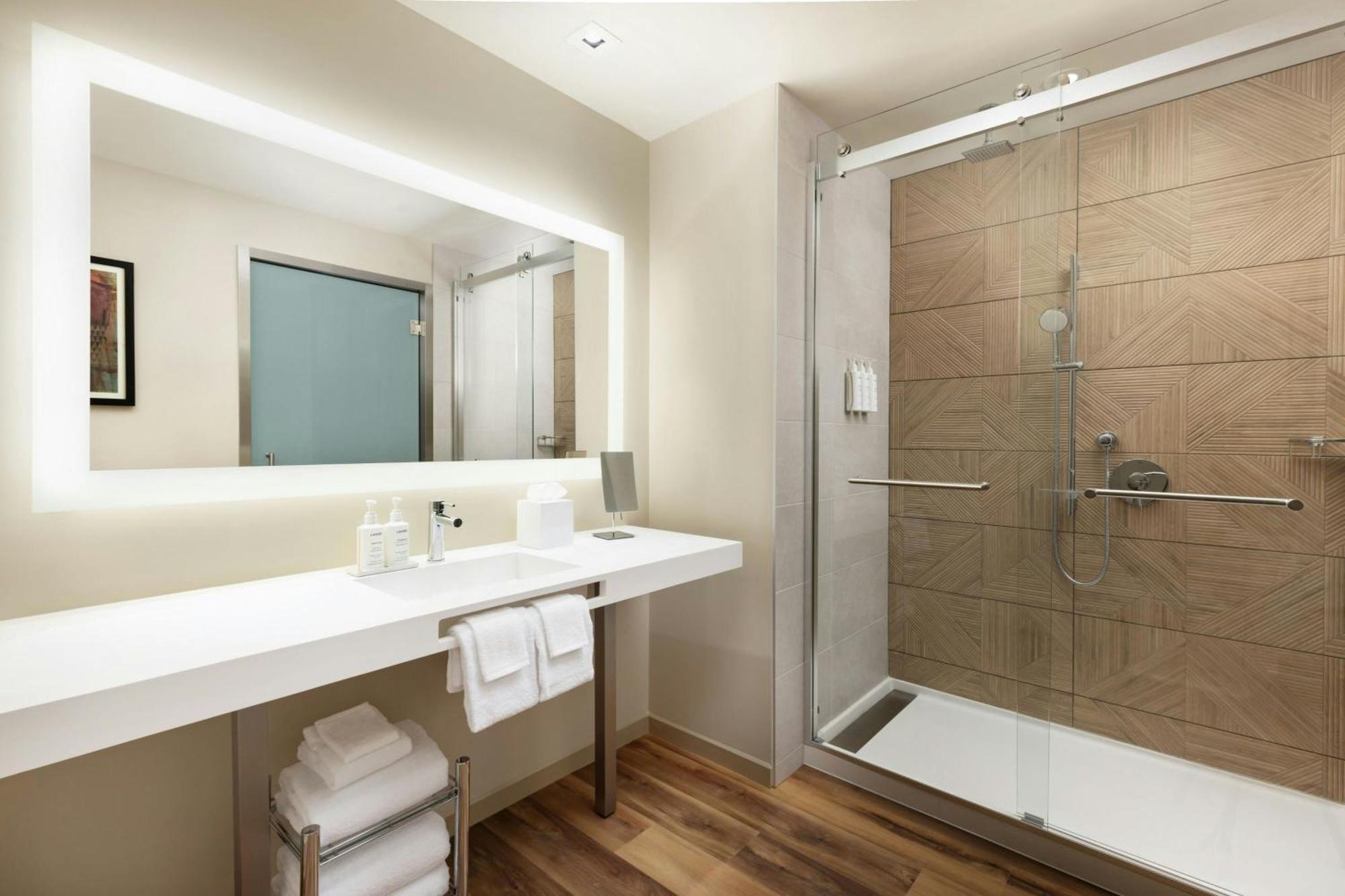 Ac Hotel By Marriott Honolulu Extérieur photo