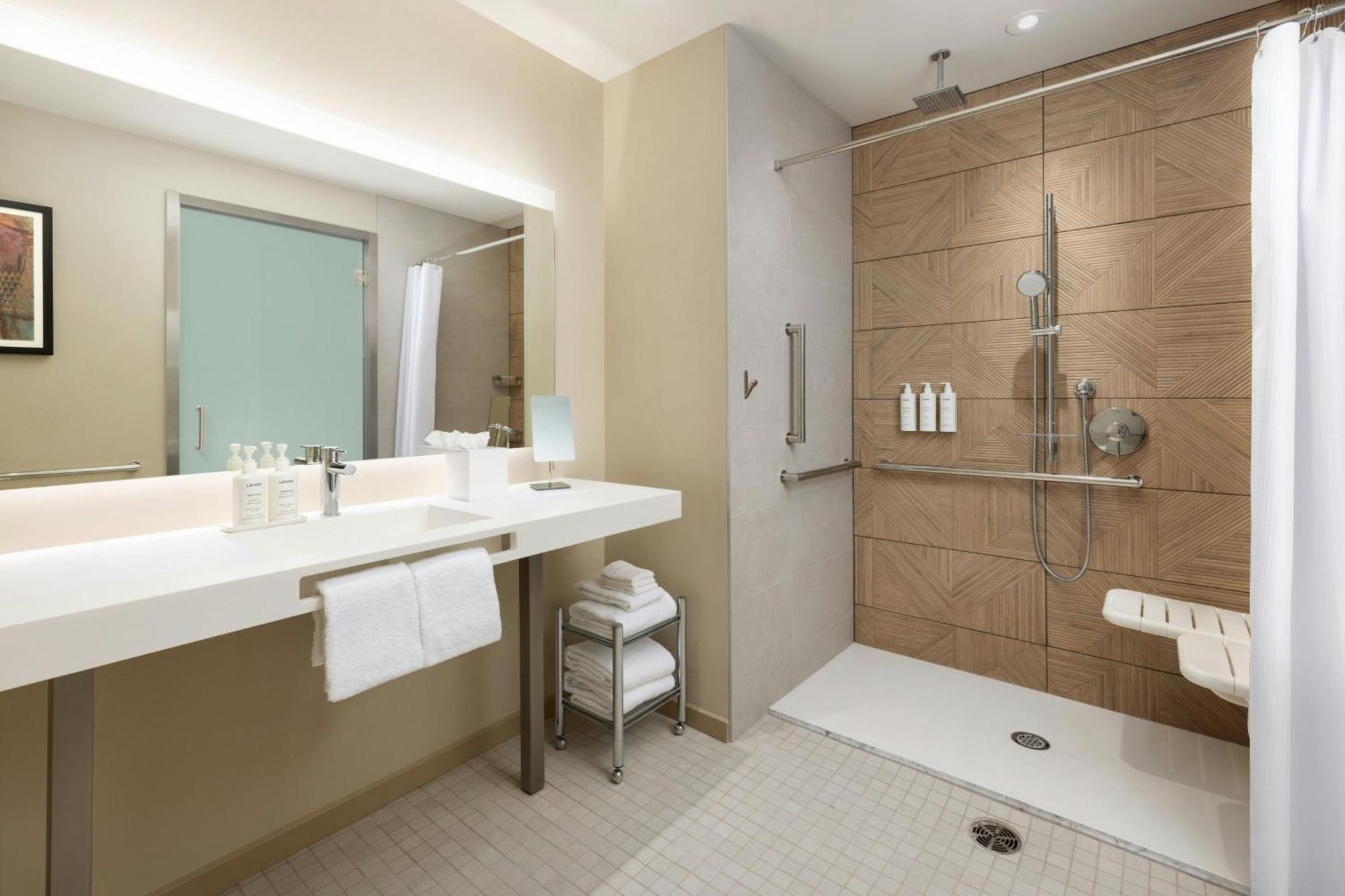 Ac Hotel By Marriott Honolulu Extérieur photo