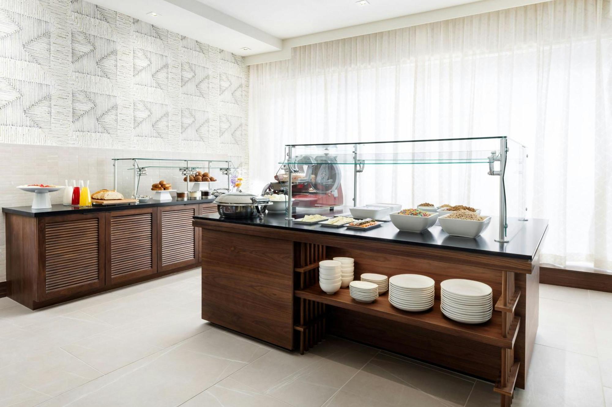 Ac Hotel By Marriott Honolulu Extérieur photo