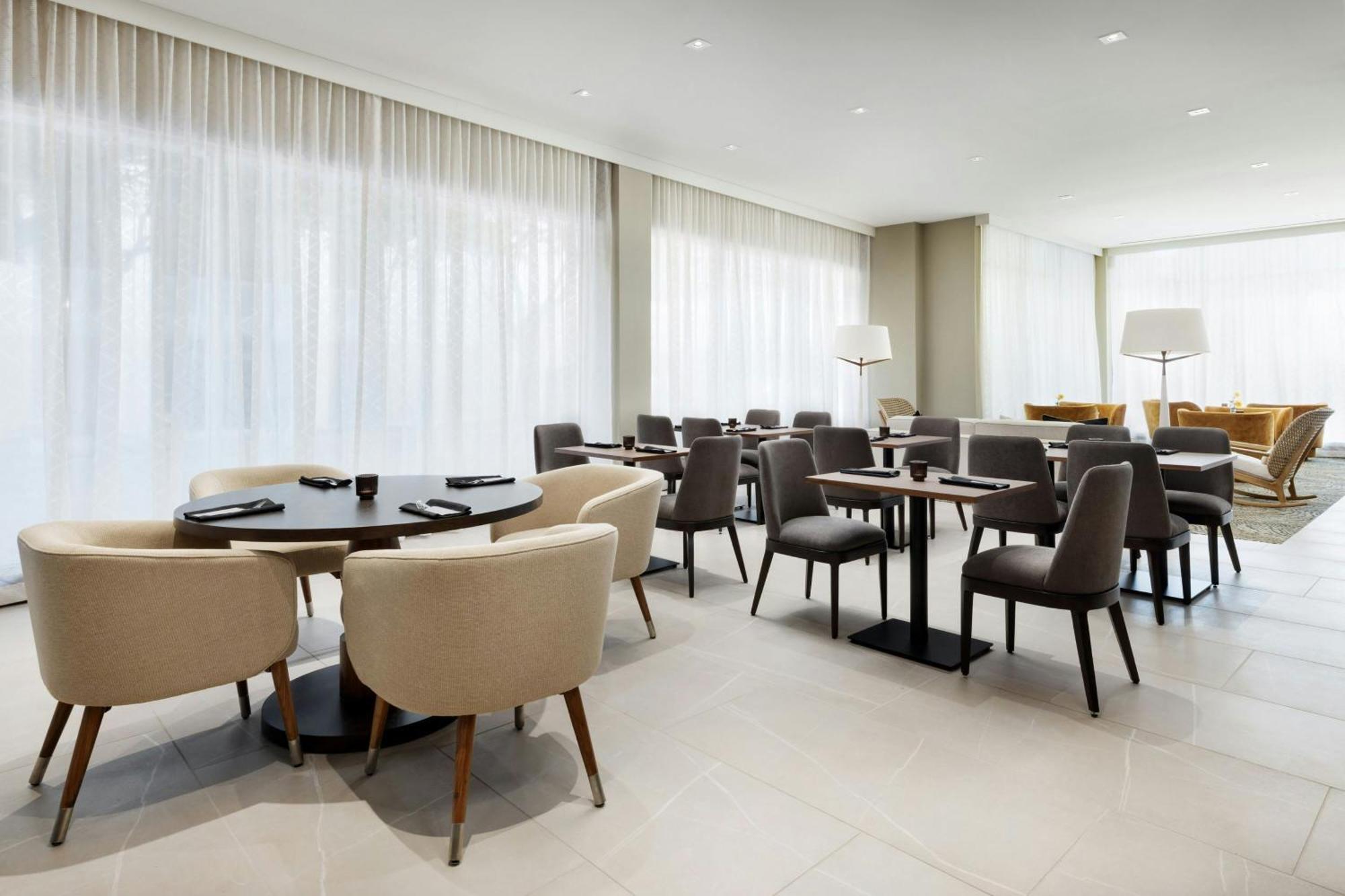 Ac Hotel By Marriott Honolulu Extérieur photo