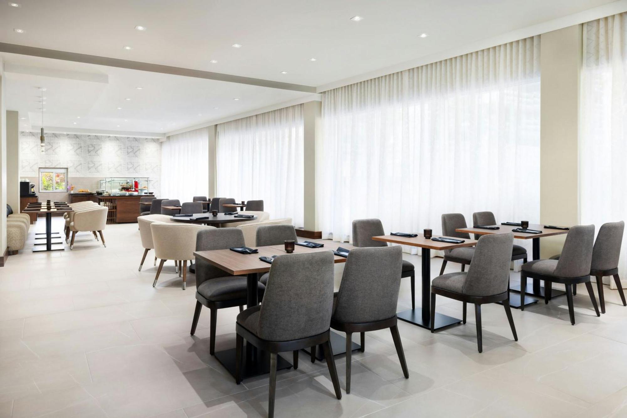 Ac Hotel By Marriott Honolulu Extérieur photo